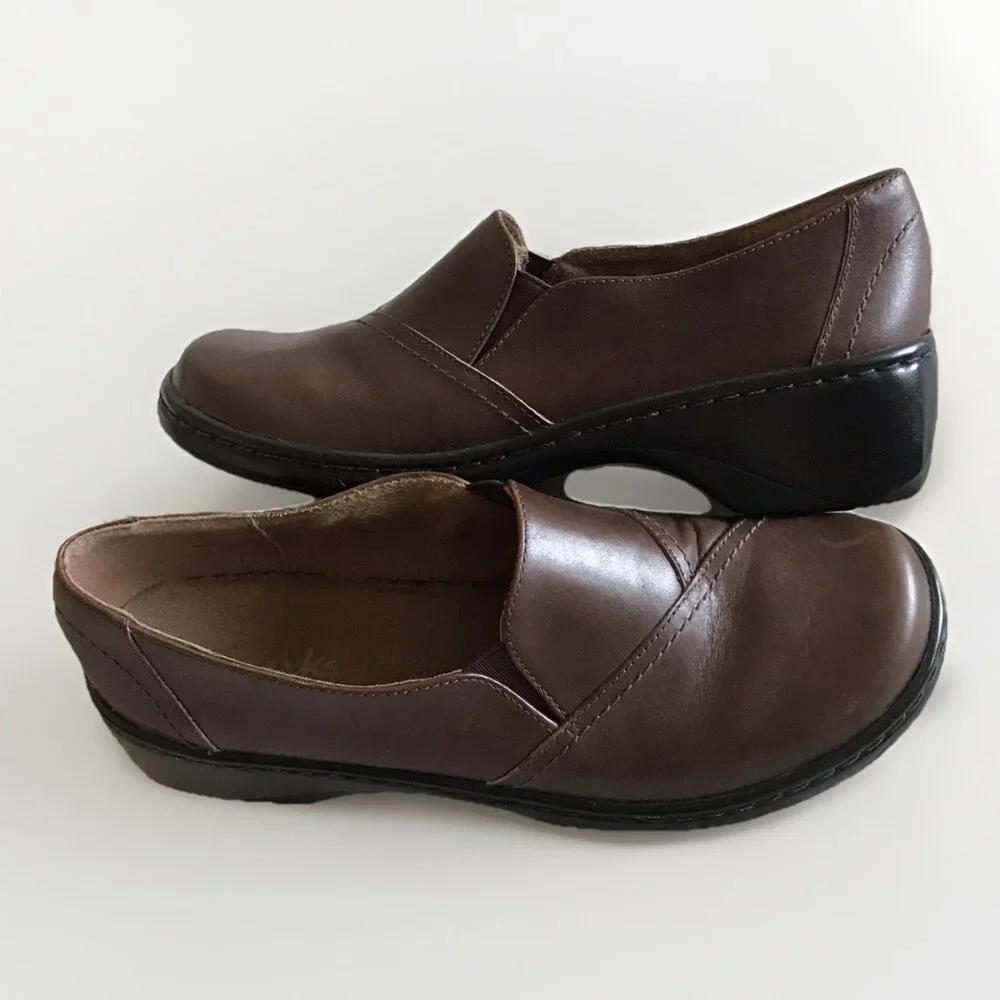 Clarks Womens Brown Leather Loafer Slip On Top Stitching Size 8.5 (Fits‎ Like 7)